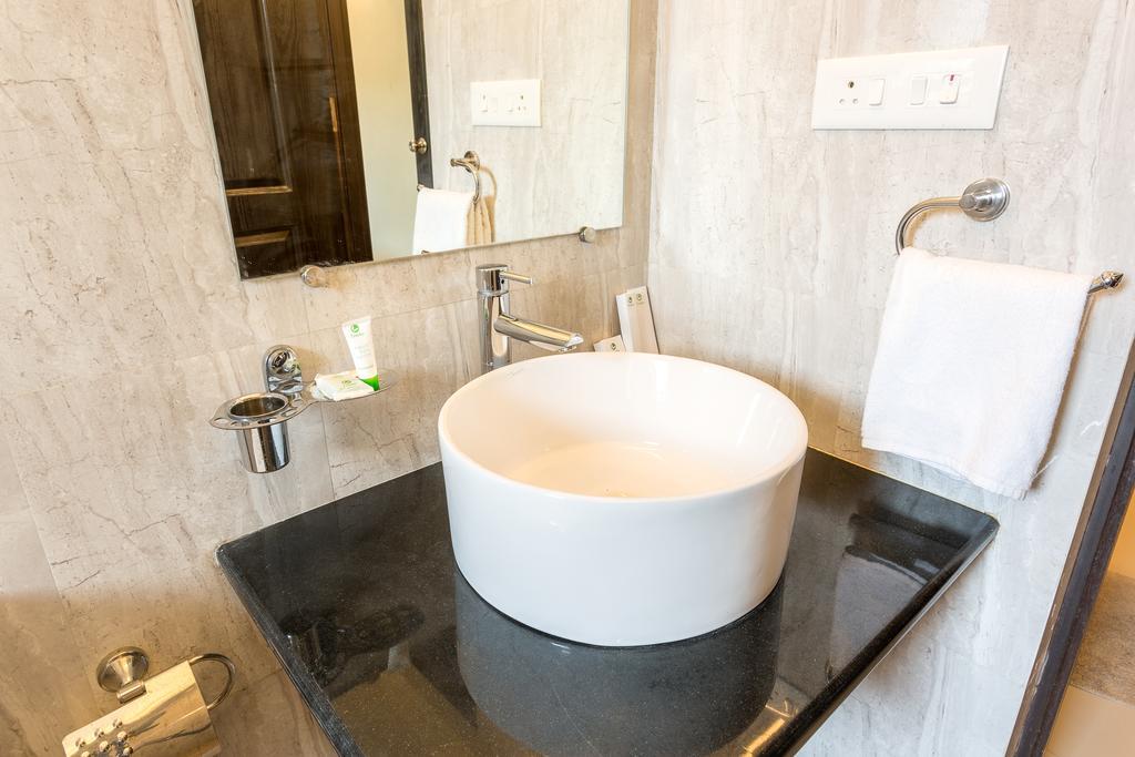 Treebo Trend Zeebo Suites อาร์โปรา ภายนอก รูปภาพ